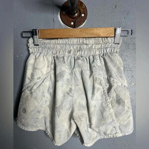Lululemon Tracker Short V *4" Jasmine White.  Size 2